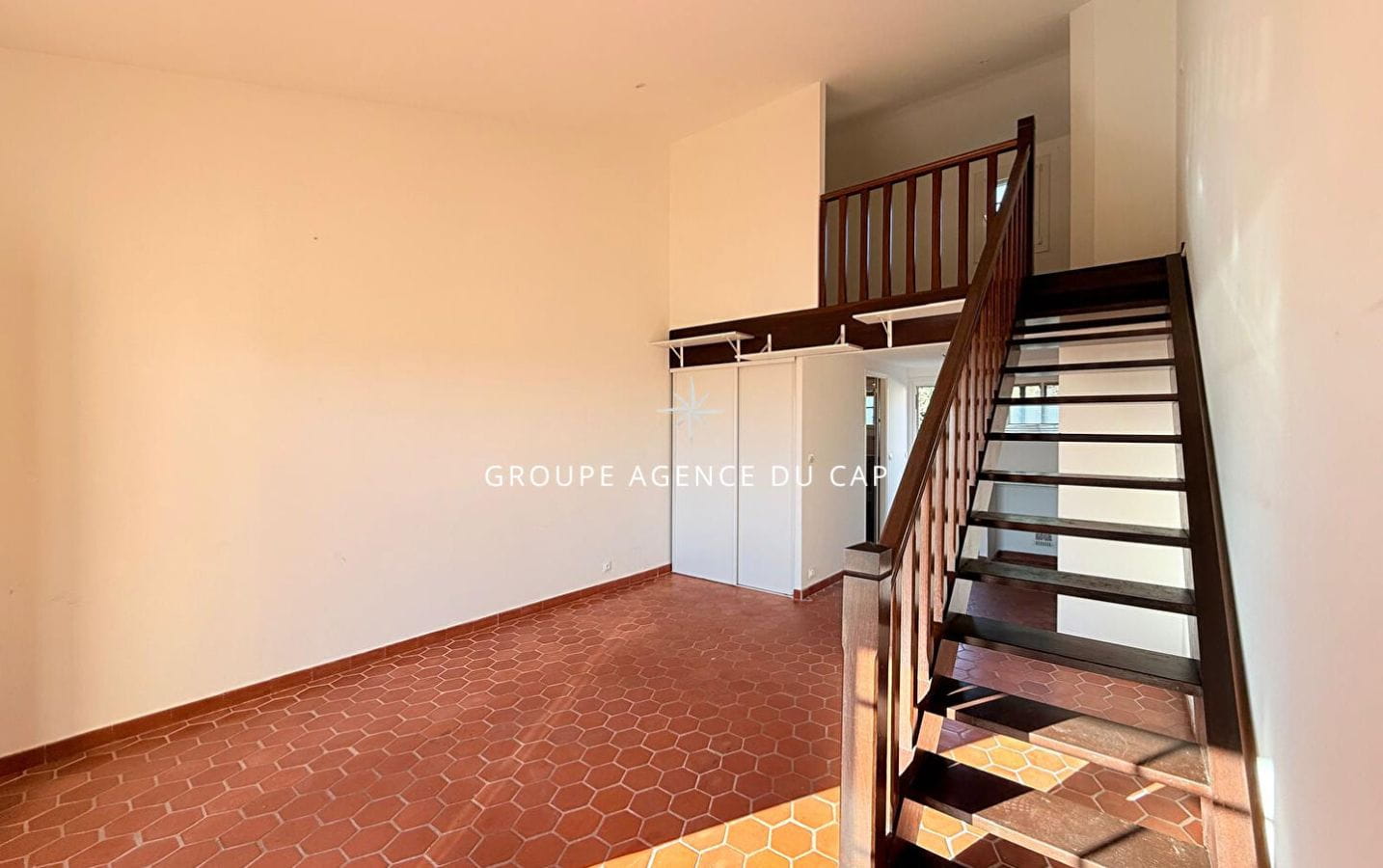 VENDRE APPARTEMENT 2 PIÈCES EN DUPLEX AVEC UNE TERRASSE VUE MER, DANS UNE RÉSIDENCE PROCHE DES PLAGES, AUX ISSAMBRES Image 2