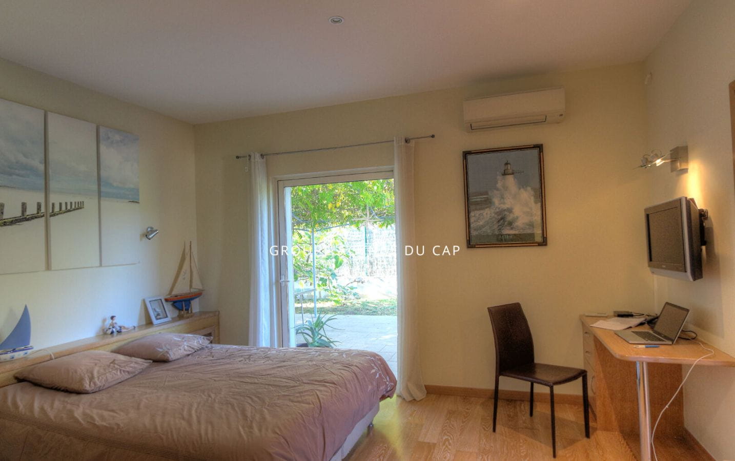 A VENDRE – VILLA VUE MER AVEC 3 CHAMBRES ET PISCINE A SAINT AYGULF Image 13