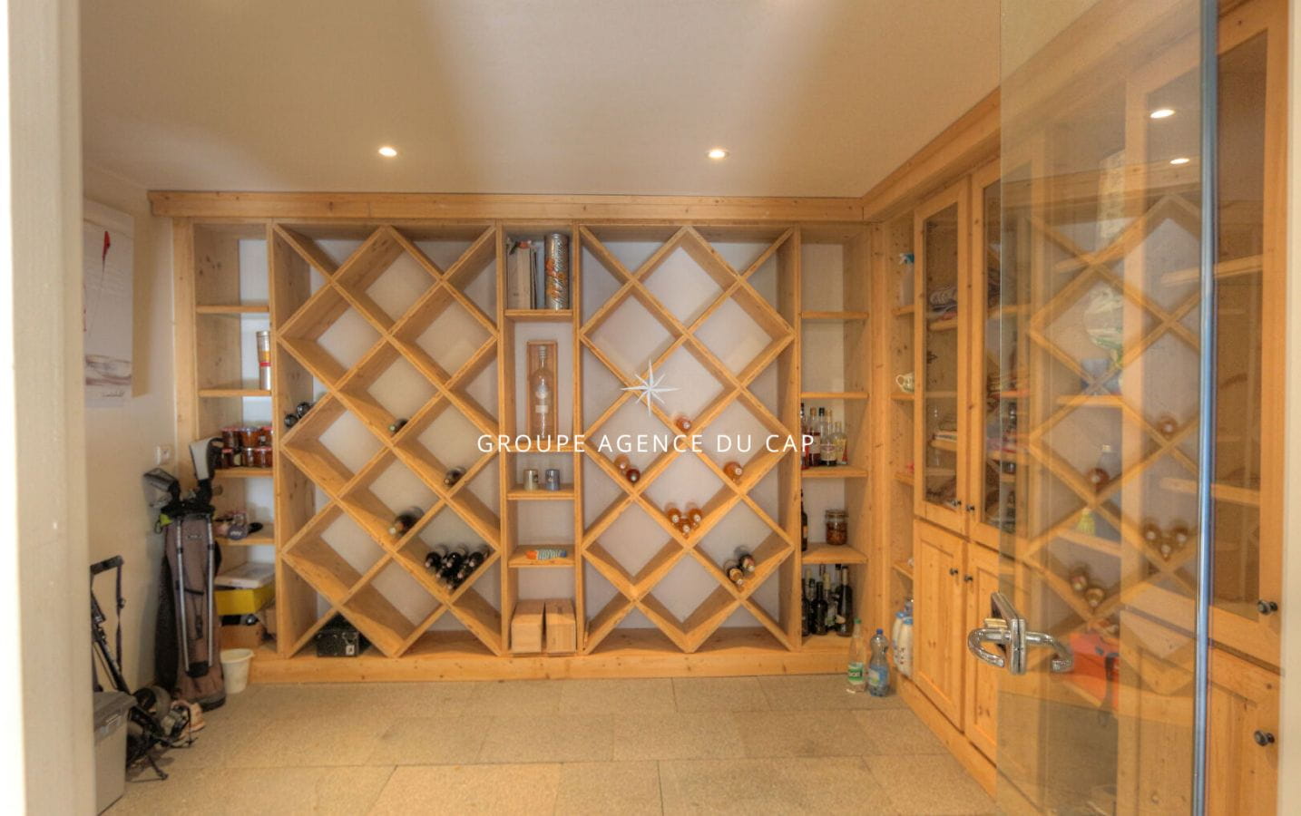 A VENDRE – VILLA VUE MER AVEC 3 CHAMBRES ET PISCINE A SAINT AYGULF Image 17