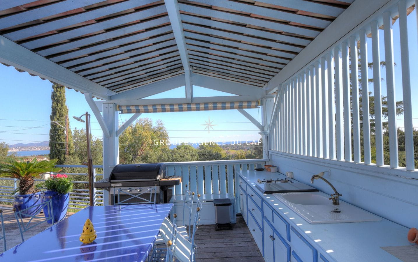 A VENDRE – VILLA VUE MER AVEC 3 CHAMBRES ET PISCINE A SAINT AYGULF Image 6