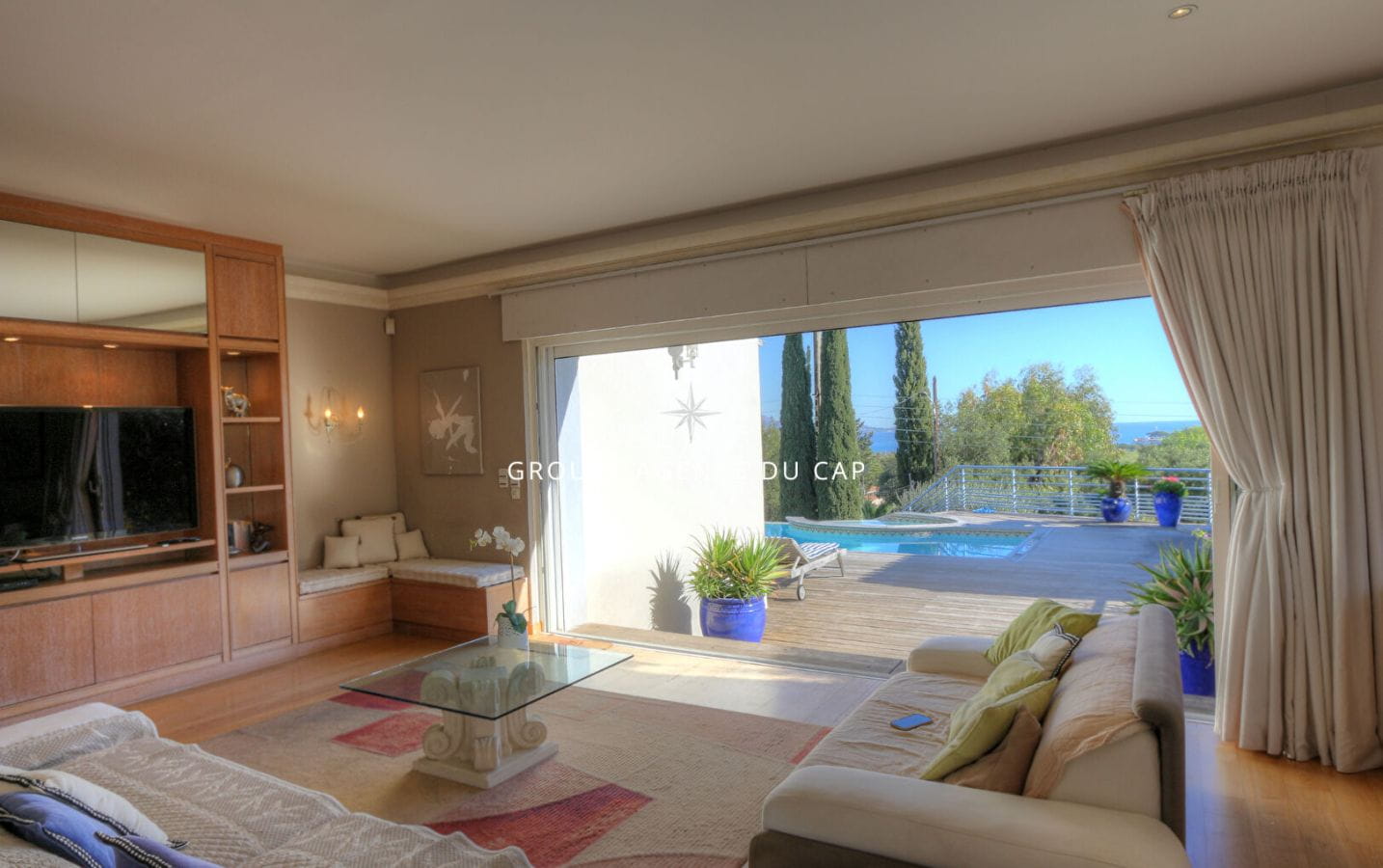 A VENDRE – VILLA VUE MER AVEC 3 CHAMBRES ET PISCINE A SAINT AYGULF Image 9