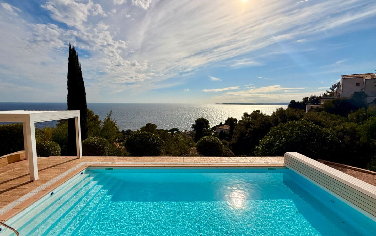 PANORAMIC SEA VIEW 7-ROOM VILLA WITH POOL AND GARAGE, IN LES ISSAMBRES Image 4