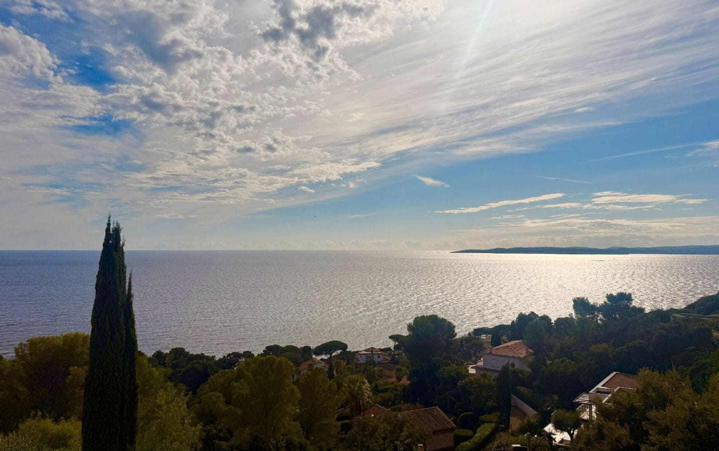 VUE MER PANORAMIQUE VILLA 7 PIECES AVEC PISCINE ET GARAGE, AUX ISSAMBRES Image 0