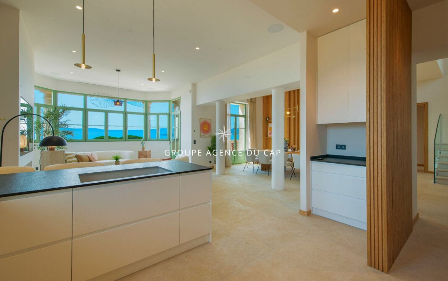 MANOIR D’EXCEPTION AUX ISSAMBRES – VUE MER PANORAMIQUE GARAGE DE 183 M² Image 1