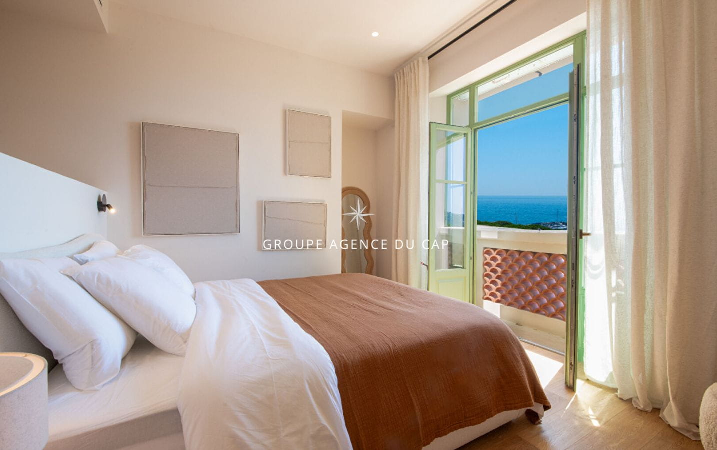 MANOIR D’EXCEPTION AUX ISSAMBRES – VUE MER PANORAMIQUE GARAGE DE 183 M² Image 10