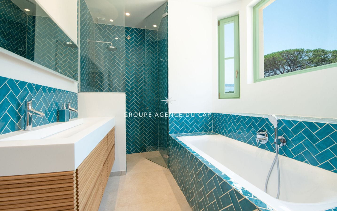 MANOIR D’EXCEPTION AUX ISSAMBRES – VUE MER PANORAMIQUE GARAGE DE 183 M² Image 14