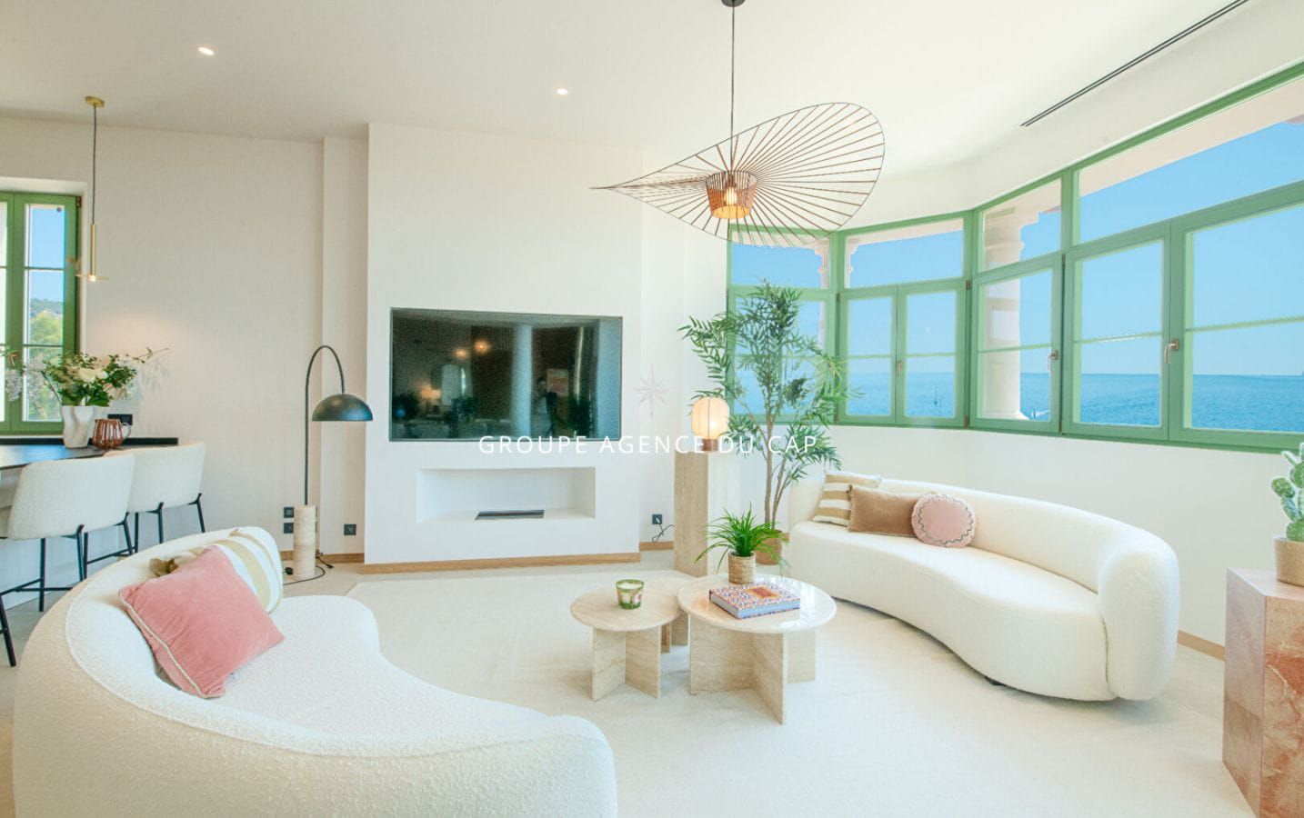 MANOIR D’EXCEPTION AUX ISSAMBRES – VUE MER PANORAMIQUE GARAGE DE 183 M² Image 3