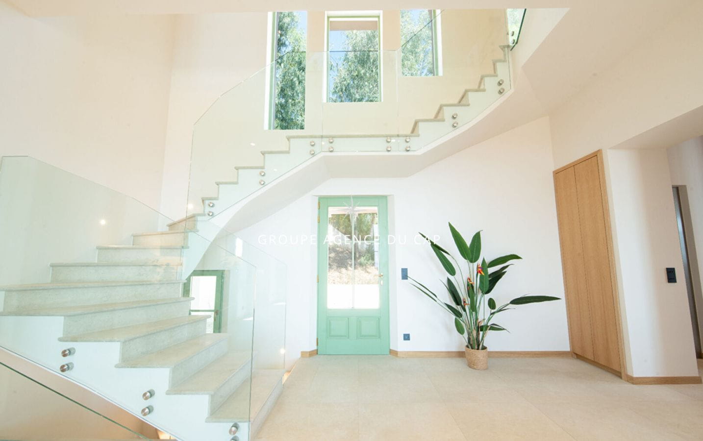 MANOIR D’EXCEPTION AUX ISSAMBRES – VUE MER PANORAMIQUE GARAGE DE 183 M² Image 6