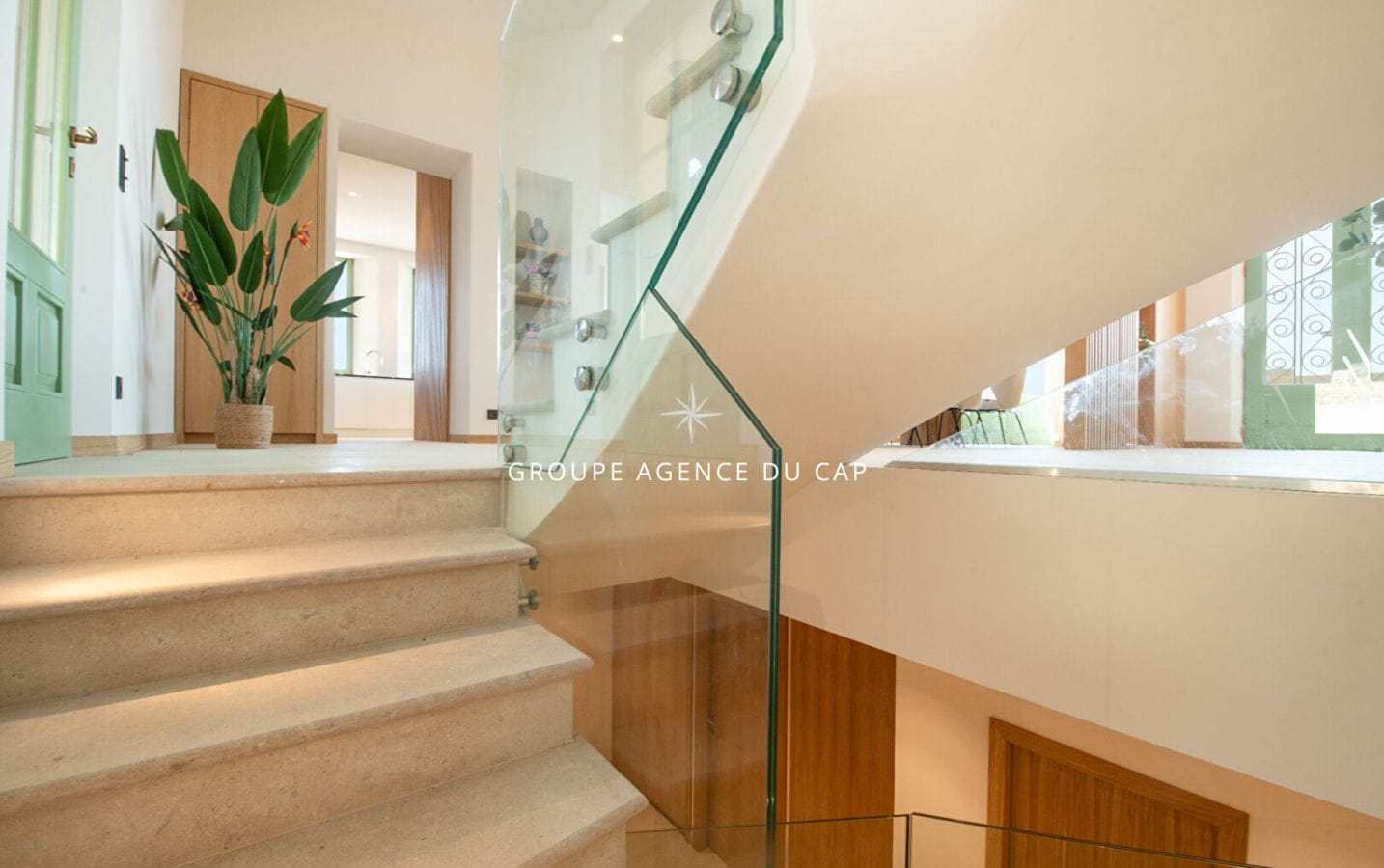 MANOIR D’EXCEPTION AUX ISSAMBRES – VUE MER PANORAMIQUE GARAGE DE 183 M² Image 7