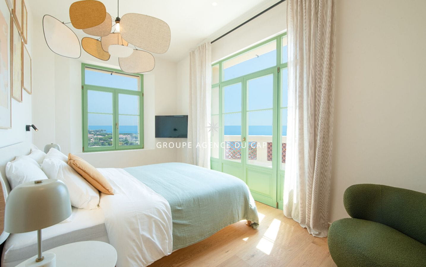 MANOIR D’EXCEPTION AUX ISSAMBRES – VUE MER PANORAMIQUE GARAGE DE 183 M² Image 8