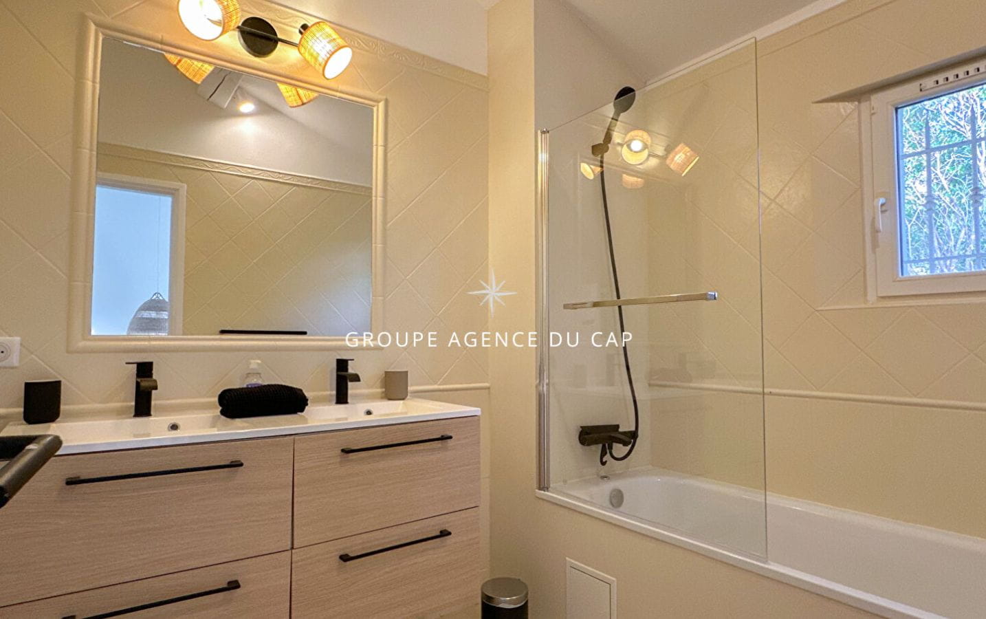 A VENDRE VILLA 7 PIECES 175 M2 VUE MER PISCINE, AUX ISSAMBRES Image 13