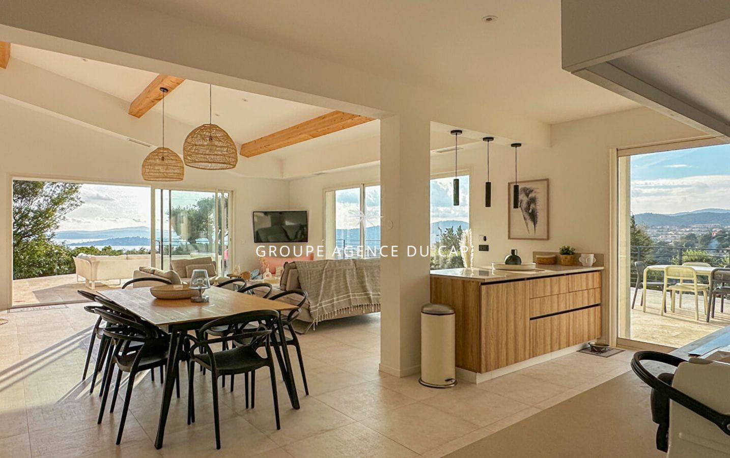 A VENDRE VILLA 7 PIECES 175 M2 VUE MER PISCINE, AUX ISSAMBRES Image 3