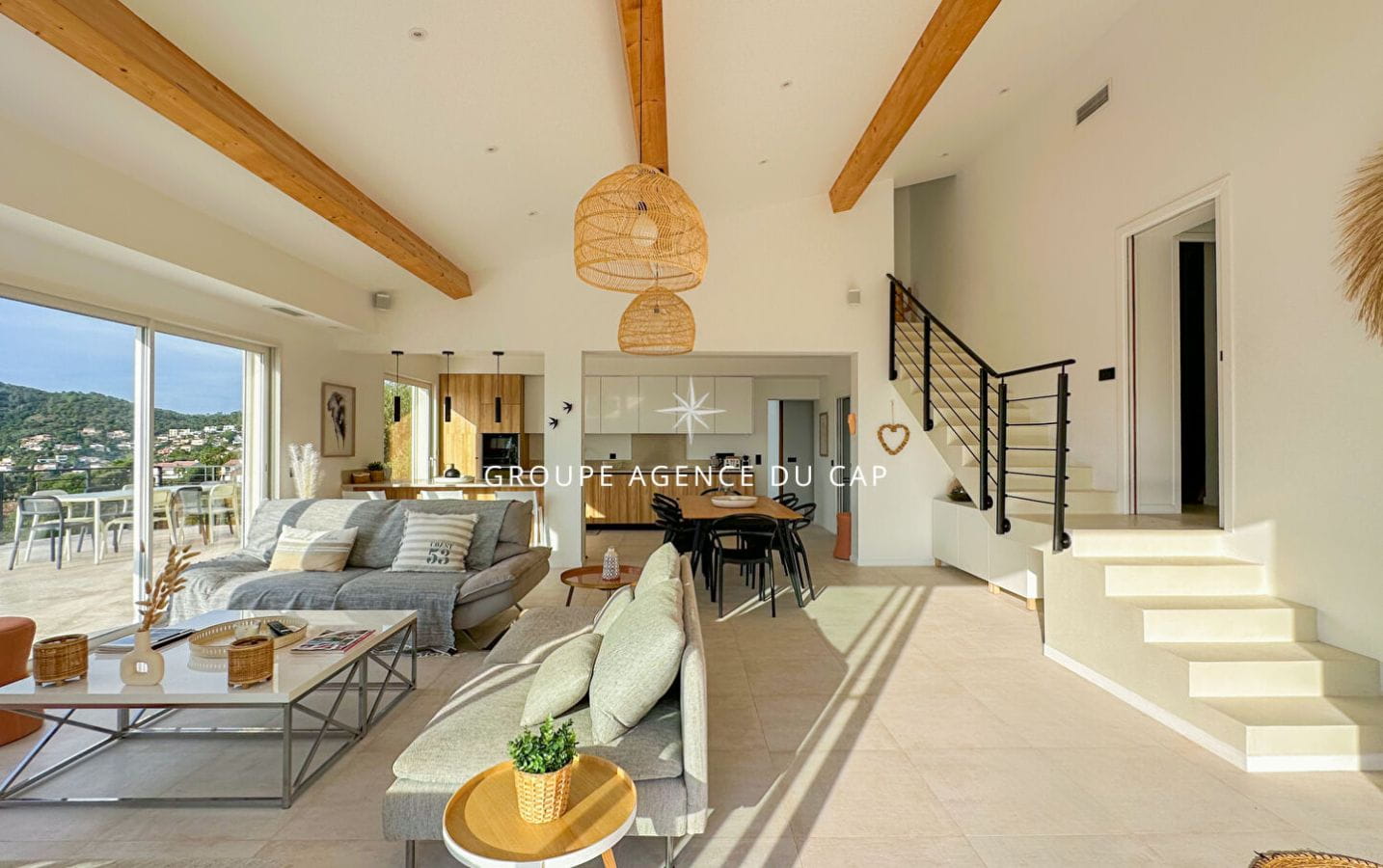 A VENDRE VILLA 7 PIECES 175 M2 VUE MER PISCINE, AUX ISSAMBRES Image 4