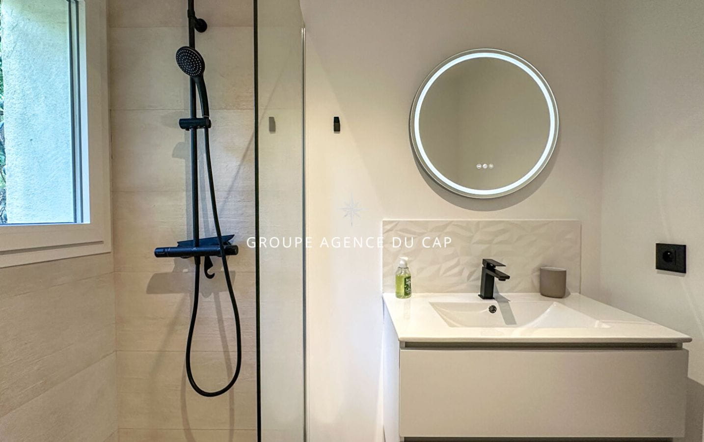 FOR SALE: 7-ROOM VILLA, 175 SQM, SEA VIEW, POOL, IN LES ISSAMBRES Image 10