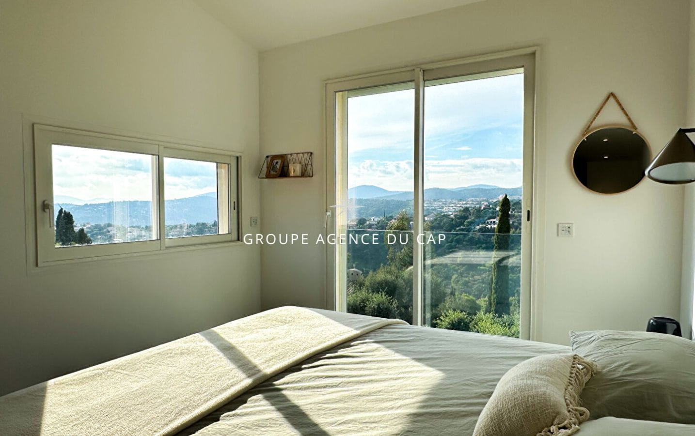 FOR SALE: 7-ROOM VILLA, 175 SQM, SEA VIEW, POOL, IN LES ISSAMBRES Image 9