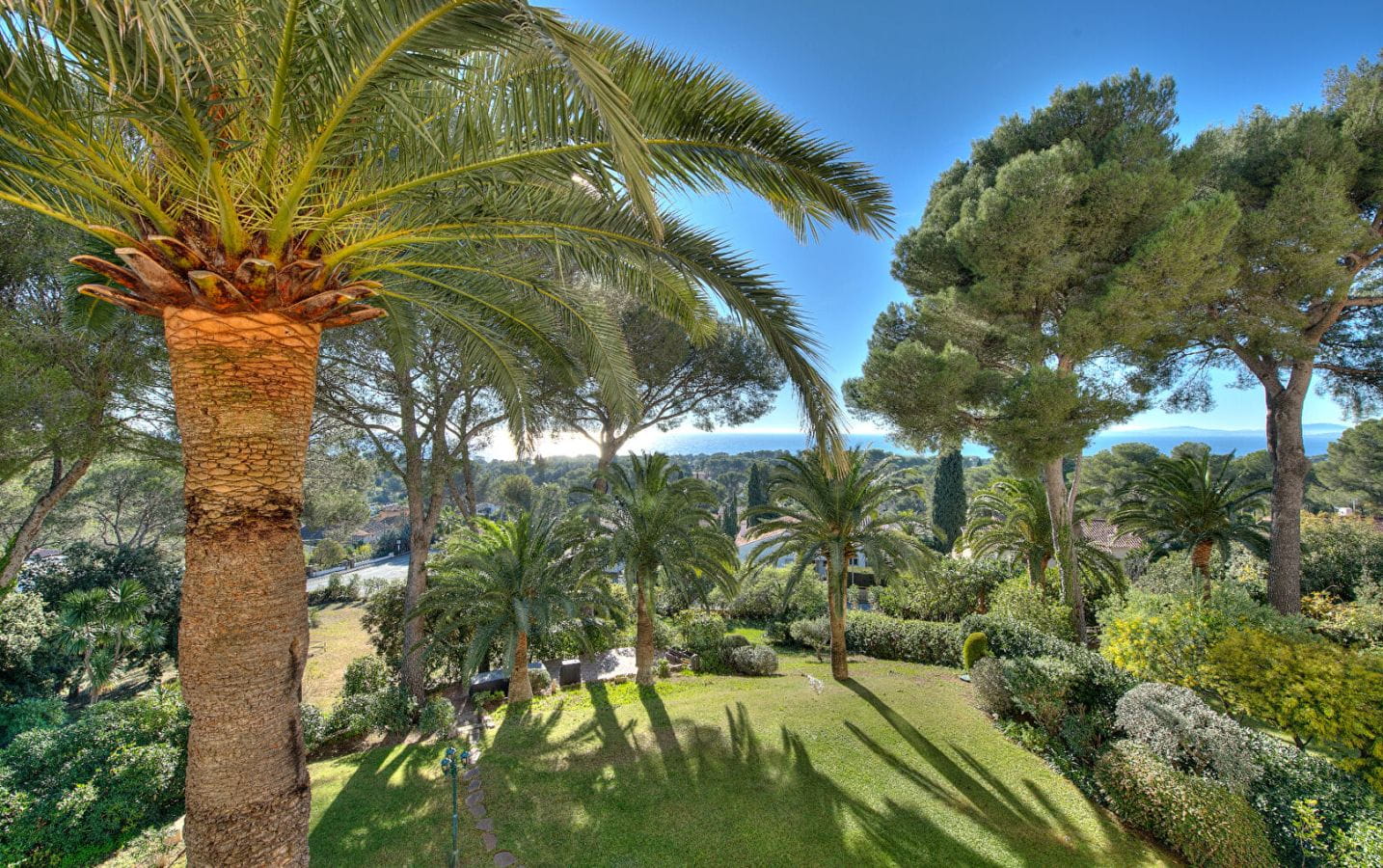 Appartement d’exception à Boulouris 5 pièce(s) 295 m2 vue mer Belle Epoque Image 0