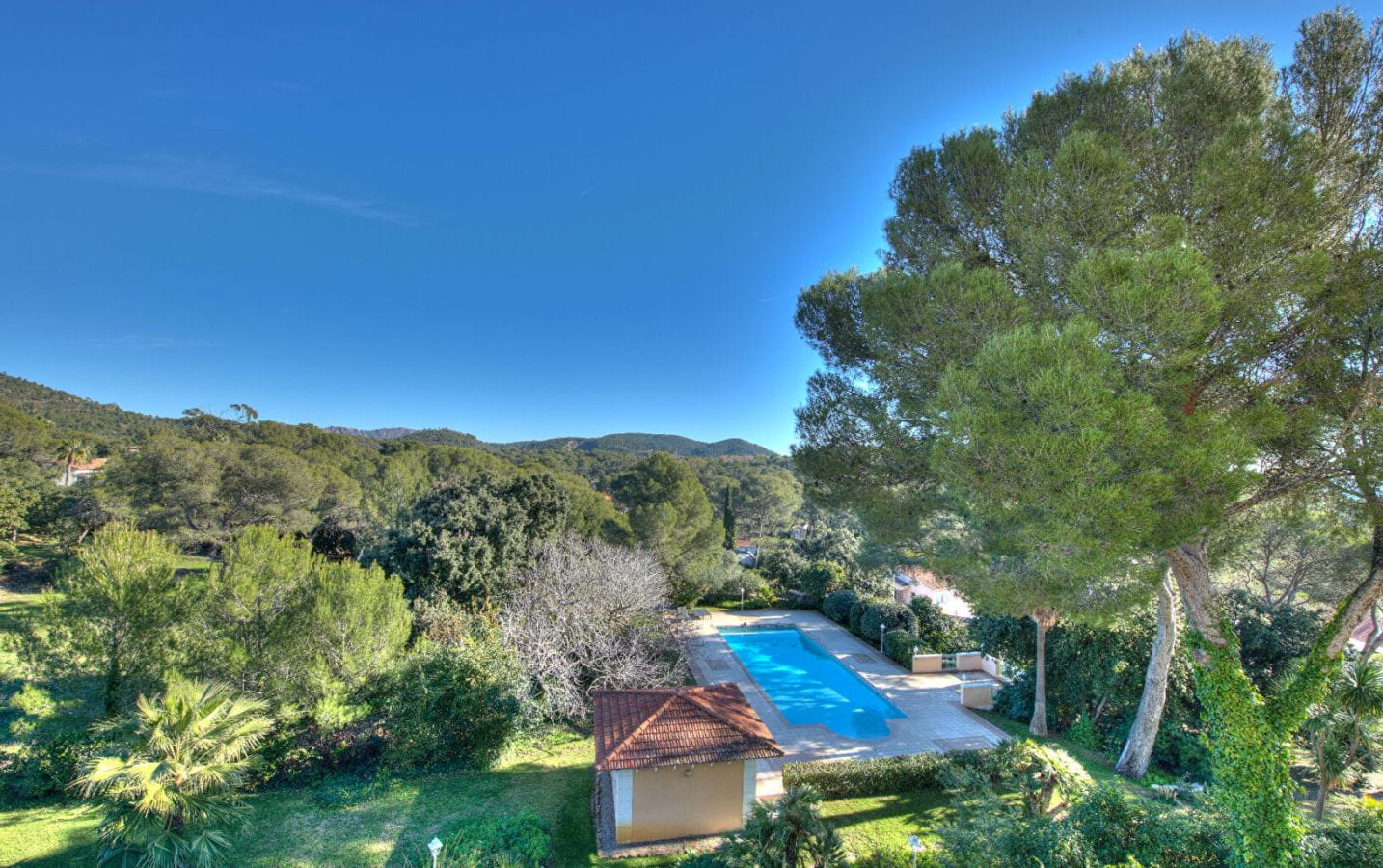 Appartement d’exception à Boulouris 5 pièce(s) 295 m2 vue mer Belle Epoque Image 9