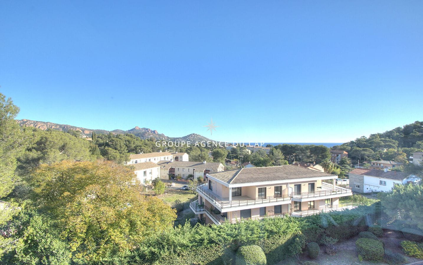 À vendre : Appartement 2 pièces avec vue dégagée sur la mer à Saint-Raphaël Image 1