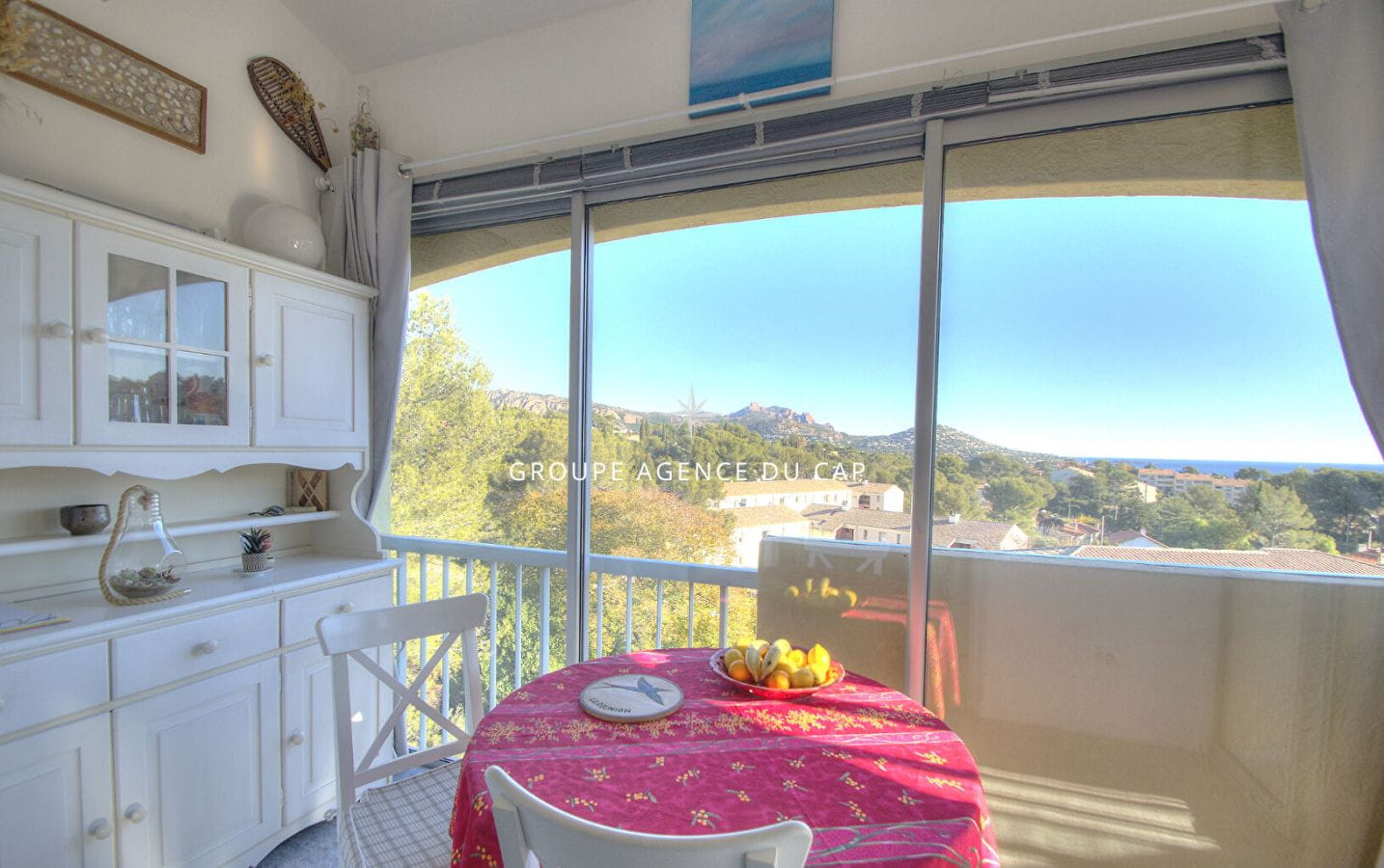 À vendre : Appartement 2 pièces avec vue dégagée sur la mer à Saint-Raphaël Image 0