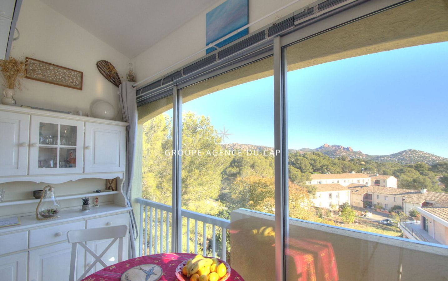 SAINT RAPHAEL, DUPLEX VUE MER 2 P, PARKING INTERIEUR, CAVE, TERRASSE, PISCINE ET MER ET PLAGE A 5 MNS Image 15