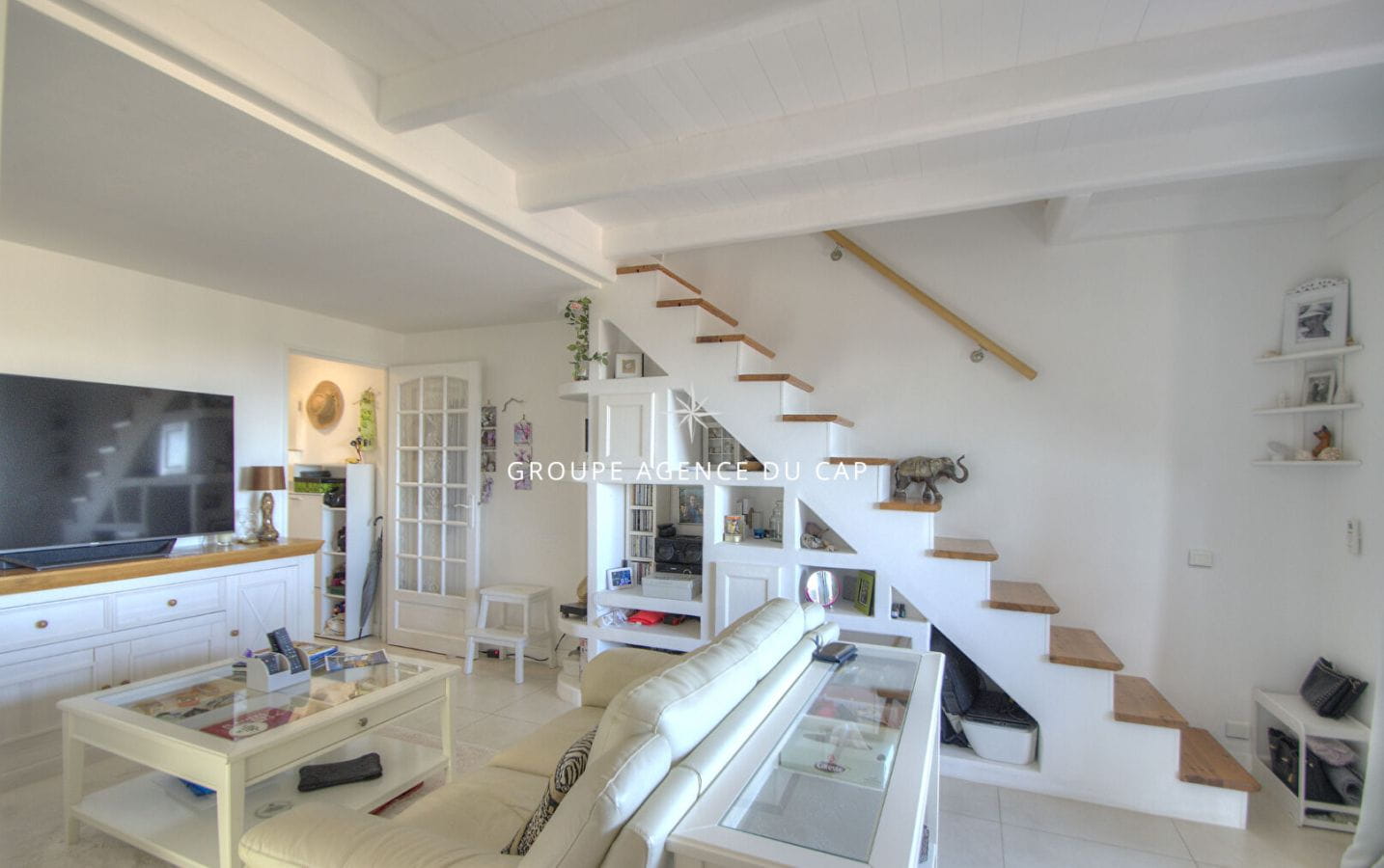 SAINT RAPHAEL, DUPLEX VUE MER 2 P, PARKING INTERIEUR, CAVE, TERRASSE, PISCINE ET MER ET PLAGE A 5 MNS Image 2