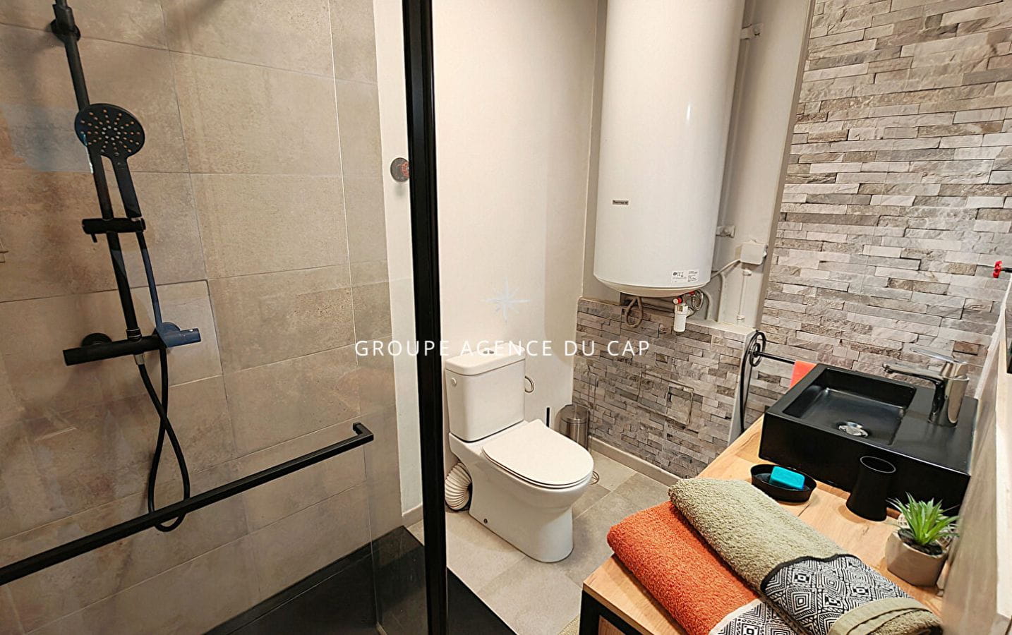 A VENDRE VILLA VUE MER DE 150M² AVEC 5 CHAMBRES PISCINE ET GARAGE SUR LES ISSAMBRES Image 10