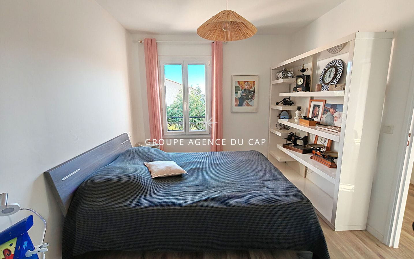 A VENDRE VILLA VUE MER DE 150M² AVEC 5 CHAMBRES PISCINE ET GARAGE SUR LES ISSAMBRES Image 11