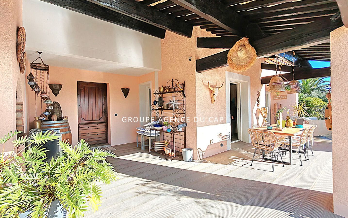 A VENDRE VILLA VUE MER DE 150M² AVEC 5 CHAMBRES PISCINE ET GARAGE SUR LES ISSAMBRES Image 2