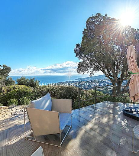 A VENDRE VILLA VUE MER DE 150M² AVEC 5 CHAMBRES PISCINE ET GARAGE SUR LES ISSAMBRES