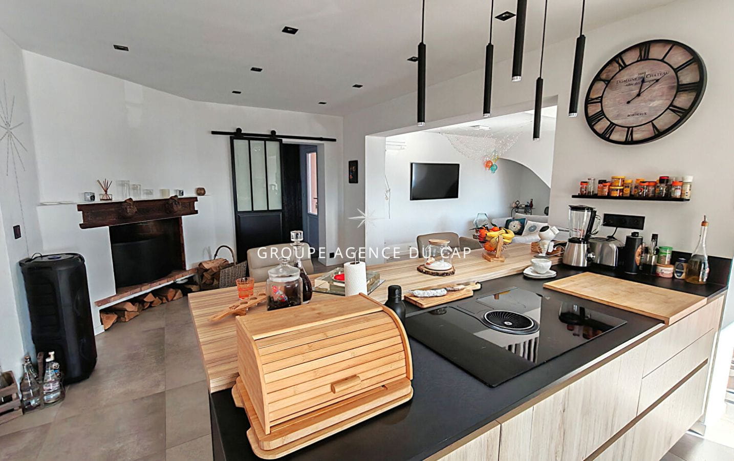 A VENDRE VILLA VUE MER DE 150M² AVEC 5 CHAMBRES PISCINE ET GARAGE SUR LES ISSAMBRES Image 6