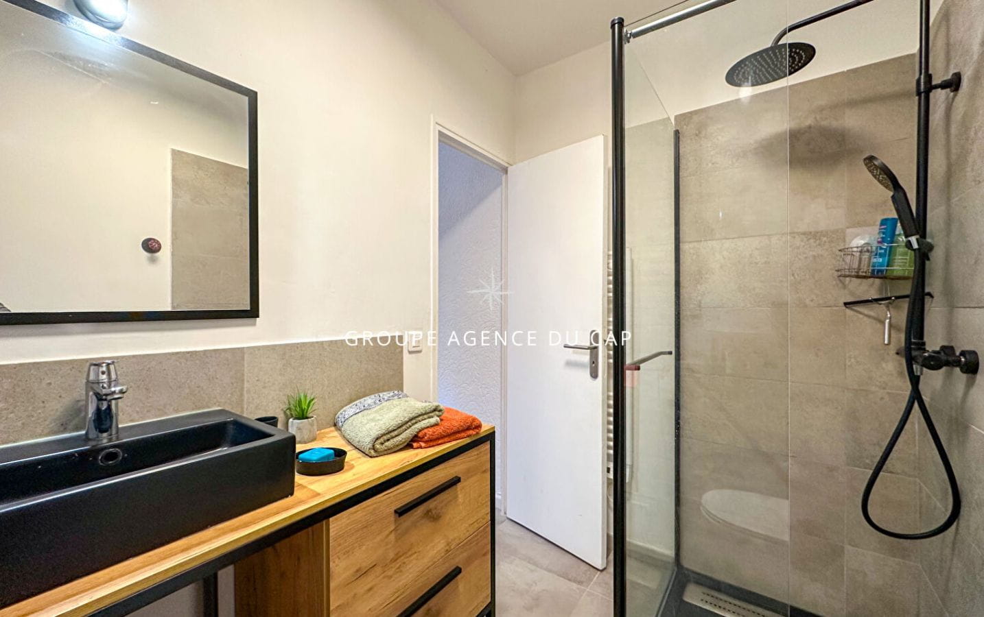 OFFRE ACCEPTEE EN COURS – A VENDRE VILLA VUE MER DE 150M² AVEC 5 CHAMBRES PISCINE ET GARAGE SUR LES ISSAMBRES Image 15