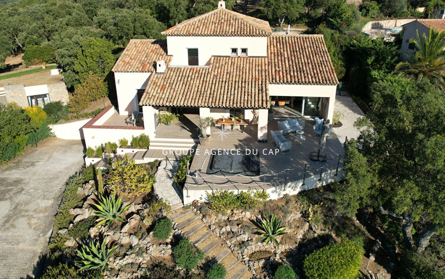 OFFRE ACCEPTEE EN COURS – A VENDRE VILLA VUE MER DE 150M² AVEC 5 CHAMBRES PISCINE ET GARAGE SUR LES ISSAMBRES Image 17