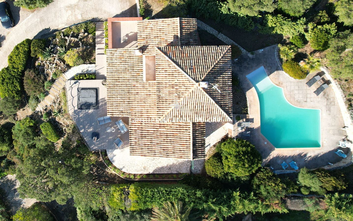 OFFRE ACCEPTEE EN COURS – A VENDRE VILLA VUE MER DE 150M² AVEC 5 CHAMBRES PISCINE ET GARAGE SUR LES ISSAMBRES Image 2