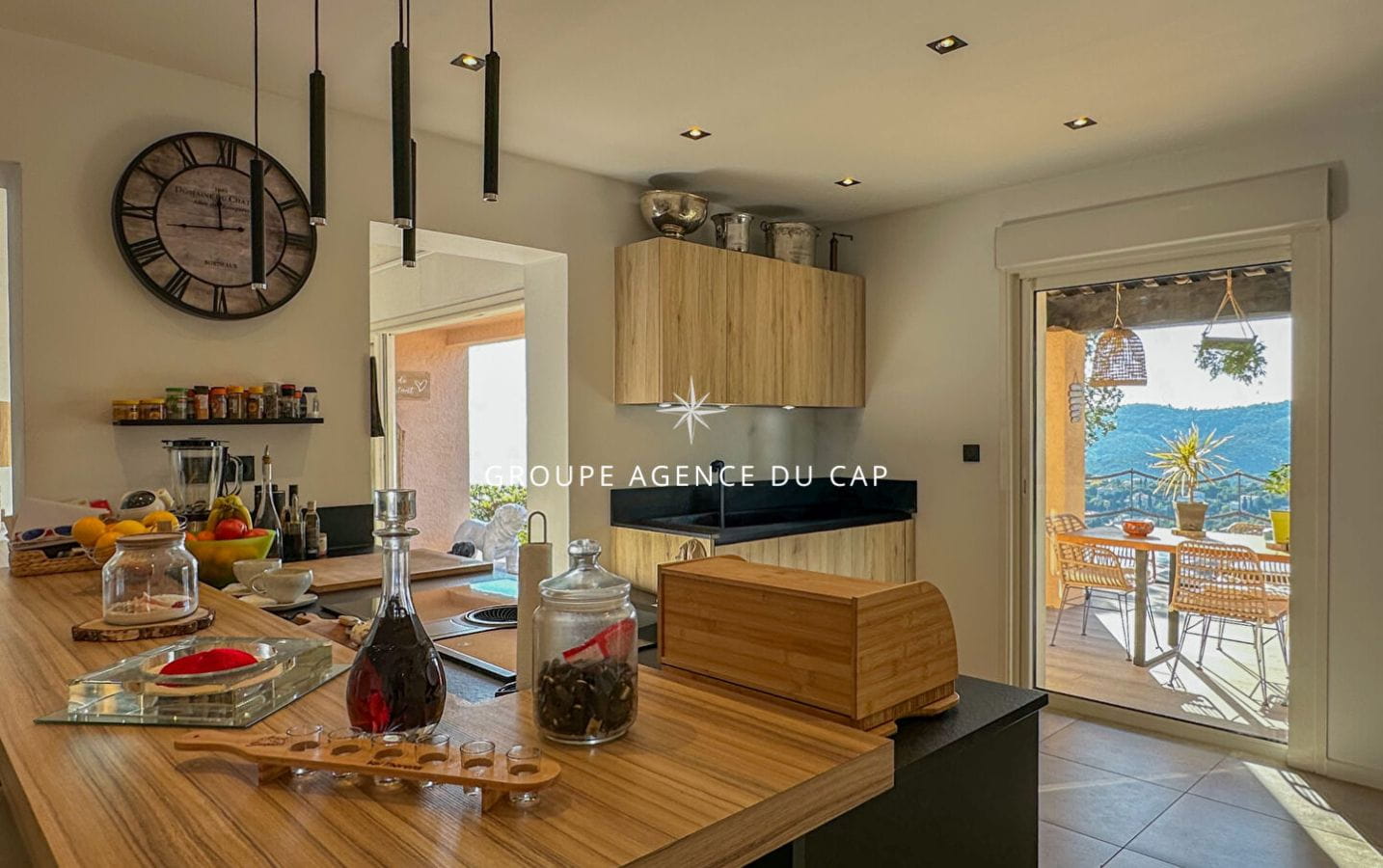 OFFRE ACCEPTEE EN COURS – A VENDRE VILLA VUE MER DE 150M² AVEC 5 CHAMBRES PISCINE ET GARAGE SUR LES ISSAMBRES Image 7