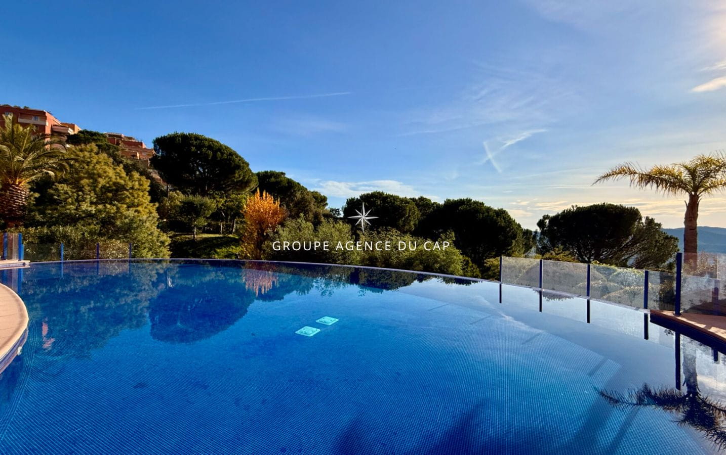 APPARTEMENT 3 PIECES AVEC VUE MER TERRASSE DOUBLE GARAGE ET CAVE, A MANDELIEU Image 15