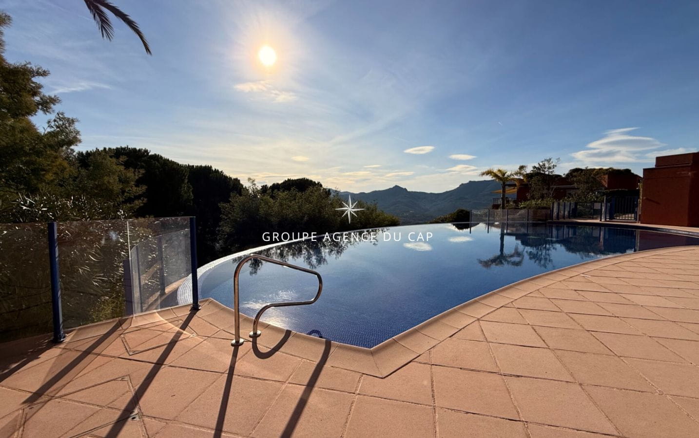 MANDELIEU APPARTEMENT 3P AVEC VUE MER TERRASSE DOUBLE GARAGE ET CAVE Image 11