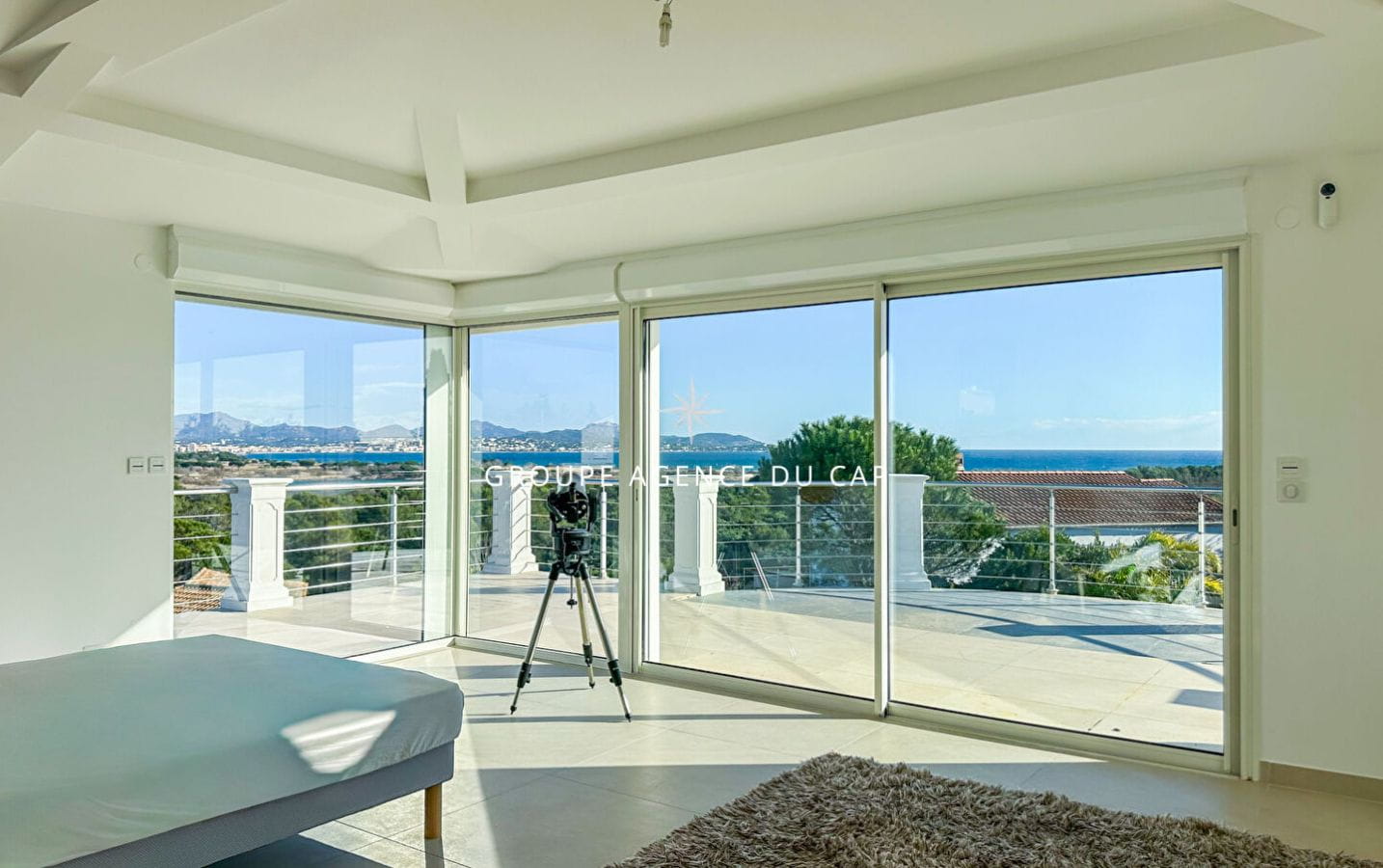 VILLA 9 PIECES AVEC VUE MER PISCINE GARAGE SALLE DE CINEMA, A SAINT AYGULF Image 11