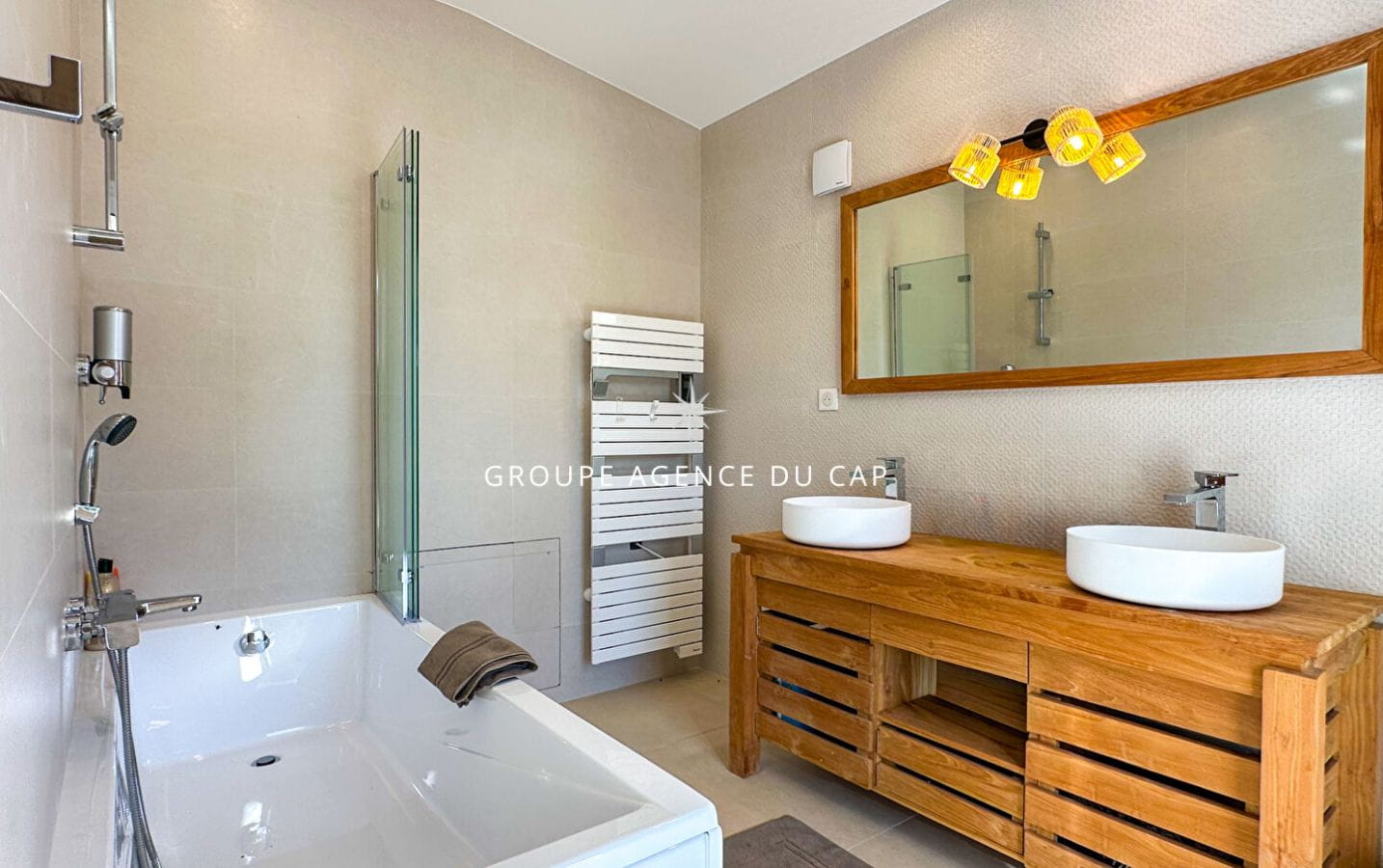 VILLA 9 PIECES AVEC VUE MER PISCINE GARAGE SALLE DE CINEMA, A SAINT AYGULF Image 15