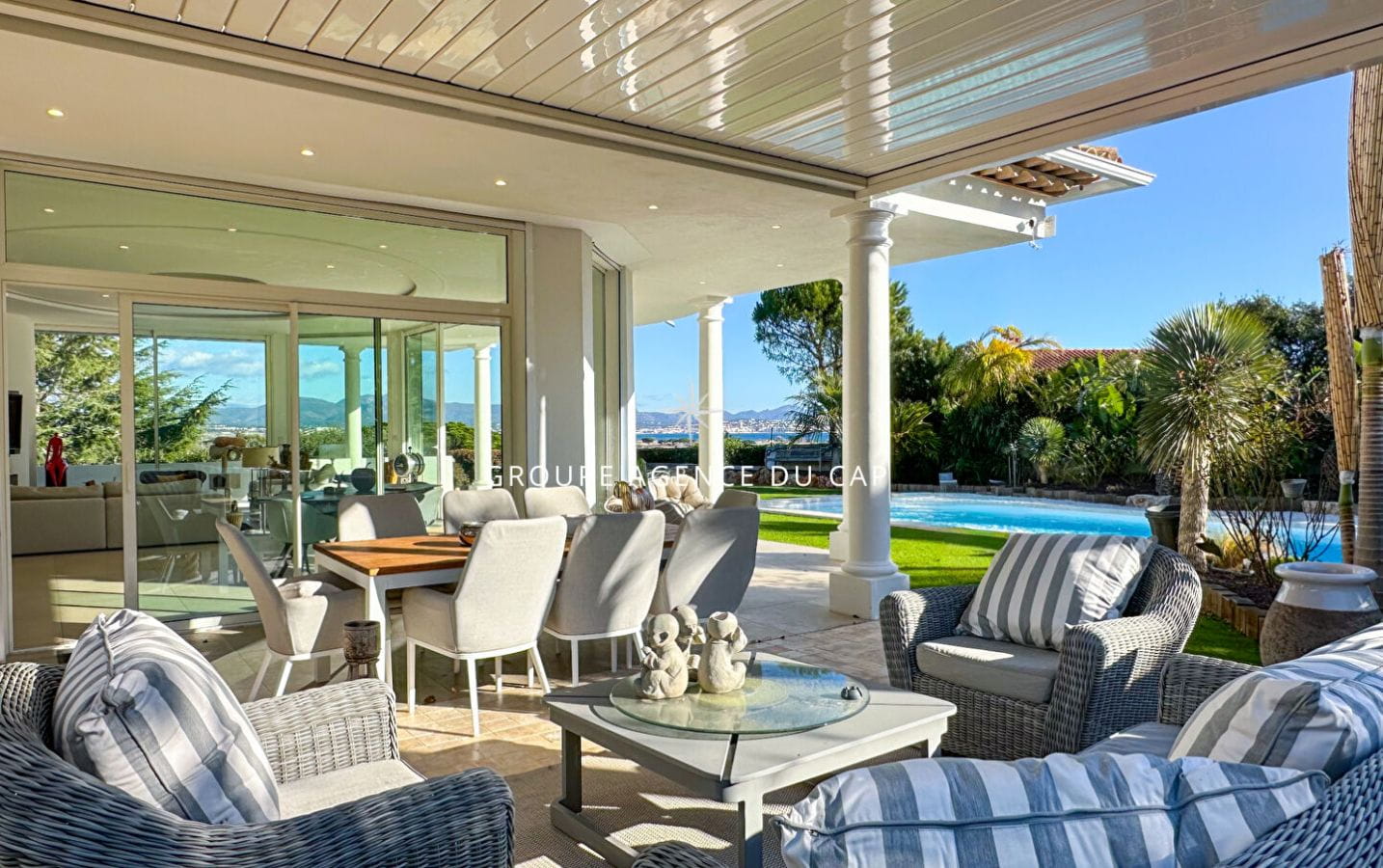 VILLA 9 PIECES AVEC VUE MER PISCINE GARAGE SALLE DE CINEMA, A SAINT AYGULF Image 3