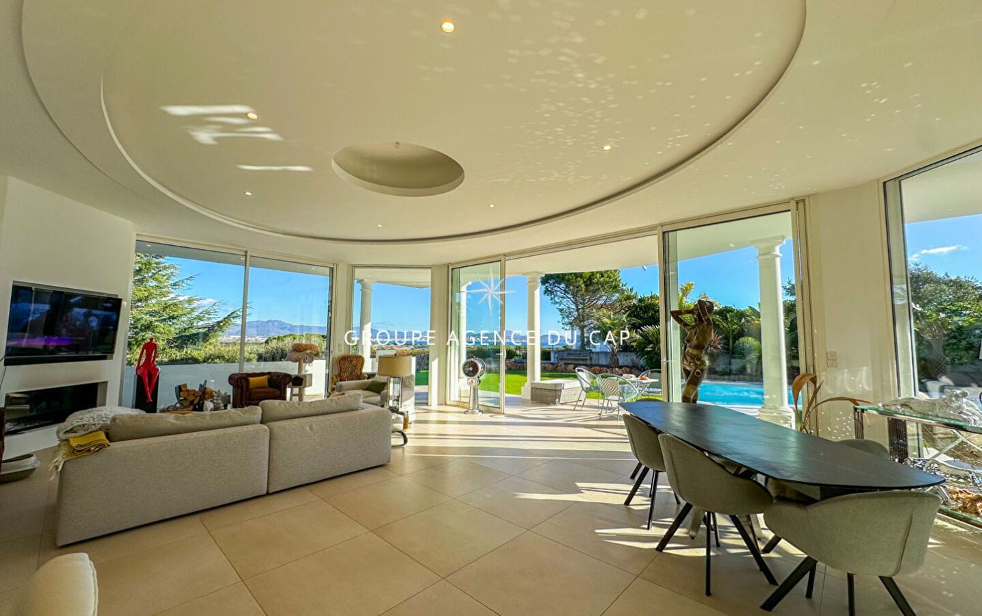 VILLA 9 PIECES AVEC VUE MER PISCINE GARAGE SALLE DE CINEMA, A SAINT AYGULF Image 6