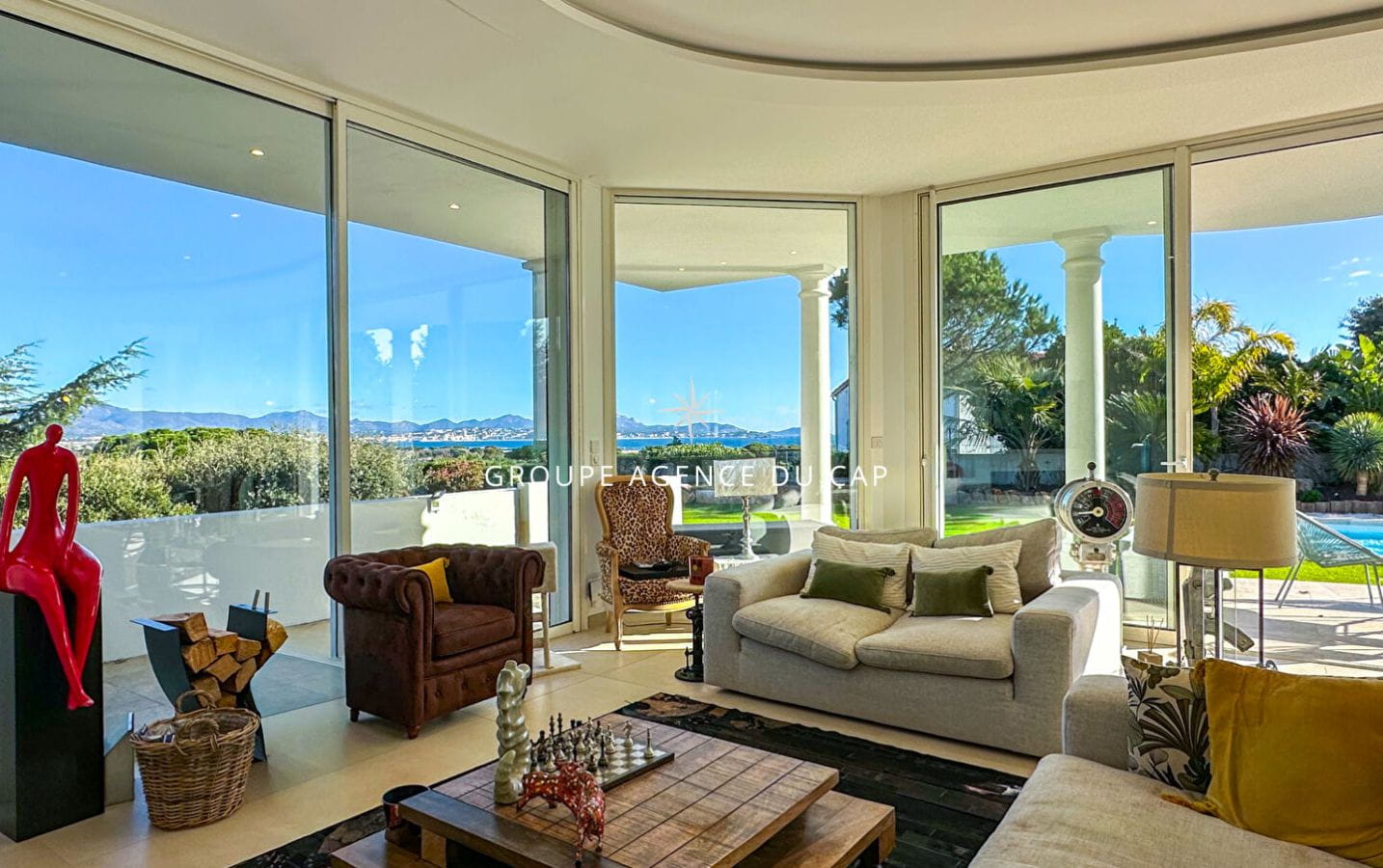 VILLA 9 PIECES AVEC VUE MER PISCINE GARAGE SALLE DE CINEMA, A SAINT AYGULF Image 8