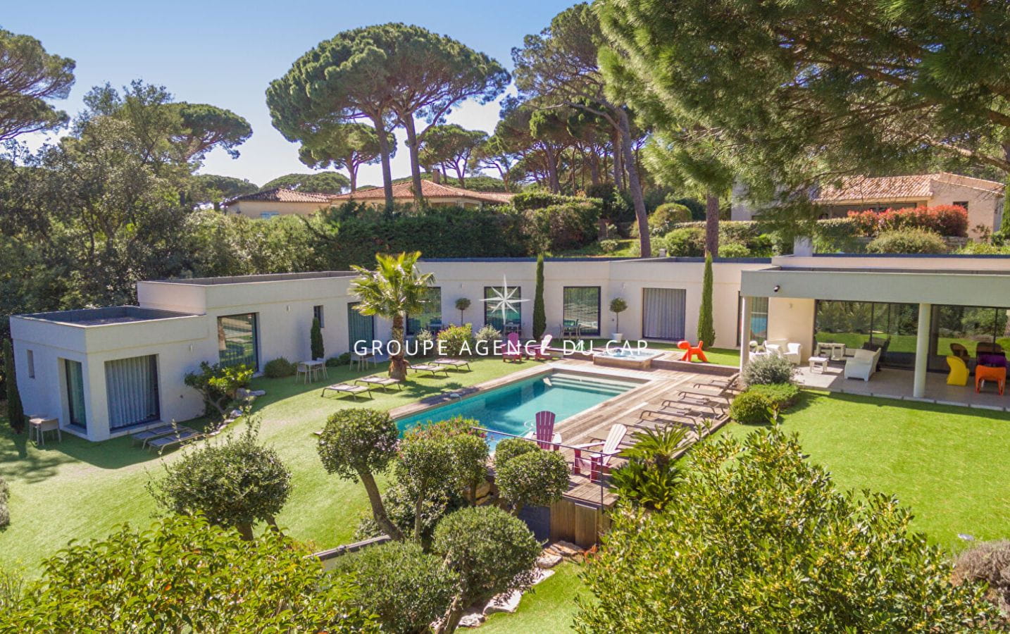 FOR SALE: Contemporary single-story villa with sea view, flat plot, swimming pool and jacuzzi, gym and double garage, in Grimaud, walking distance to the beaches Image 0