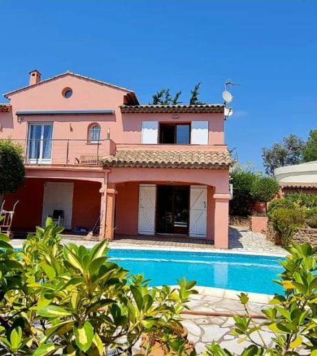 A VENDRE VILLA VUE MER DE L&rsquo;ETAGE 3 CHAMBRES PISCINE GARAGE AUX ISSAMBRES