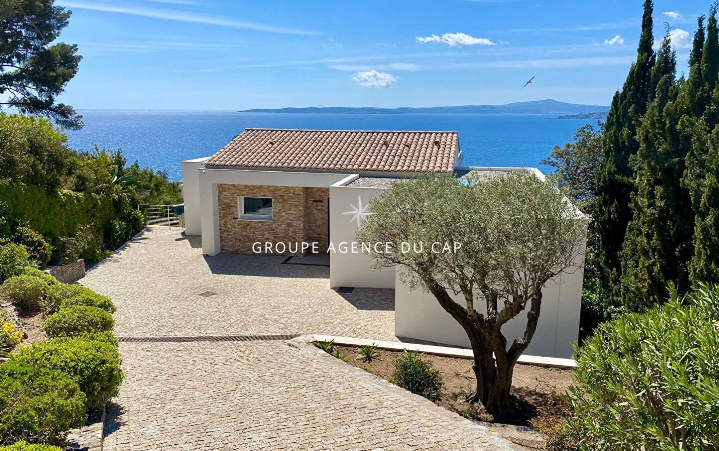 EXCEPTIONAL VILLA WITH PANORAMIC SEA VIEWS, WALKING DISTANCE FROM THE VILLAGE OF SAN-PEIRE IN LES ISSAMBRES Image 1