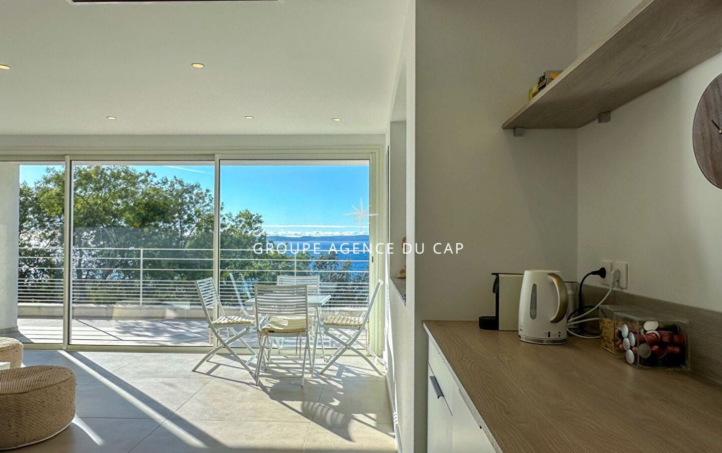 EXCEPTIONAL VILLA WITH PANORAMIC SEA VIEWS, WALKING DISTANCE FROM THE VILLAGE OF SAN-PEIRE IN LES ISSAMBRES Image 10