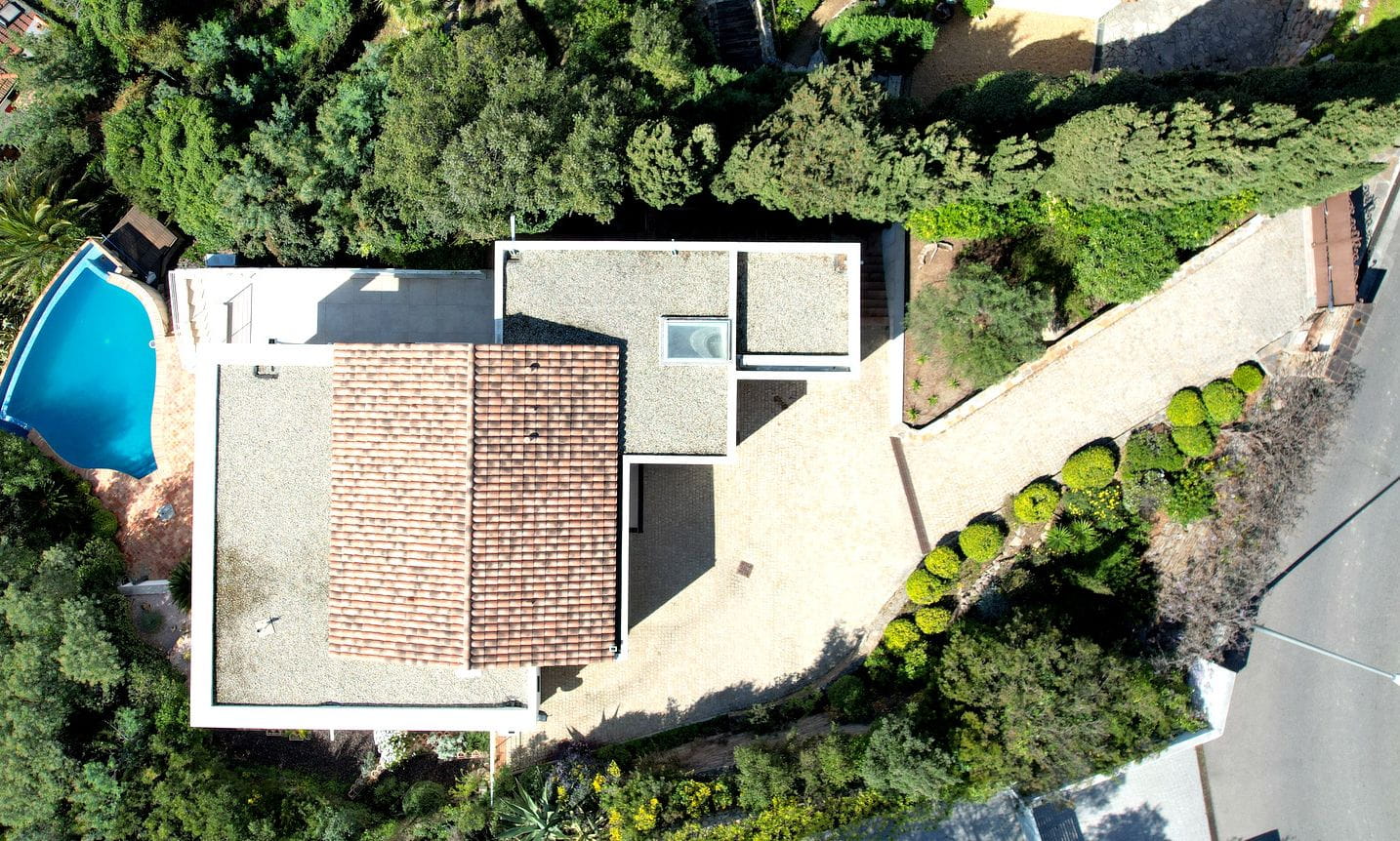 EXCEPTIONAL VILLA WITH PANORAMIC SEA VIEWS, WALKING DISTANCE FROM THE VILLAGE OF SAN-PEIRE IN LES ISSAMBRES Image 15