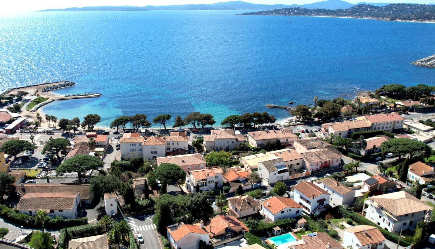 EXCEPTIONAL VILLA WITH PANORAMIC SEA VIEWS, WALKING DISTANCE FROM THE VILLAGE OF SAN-PEIRE IN LES ISSAMBRES Image 16