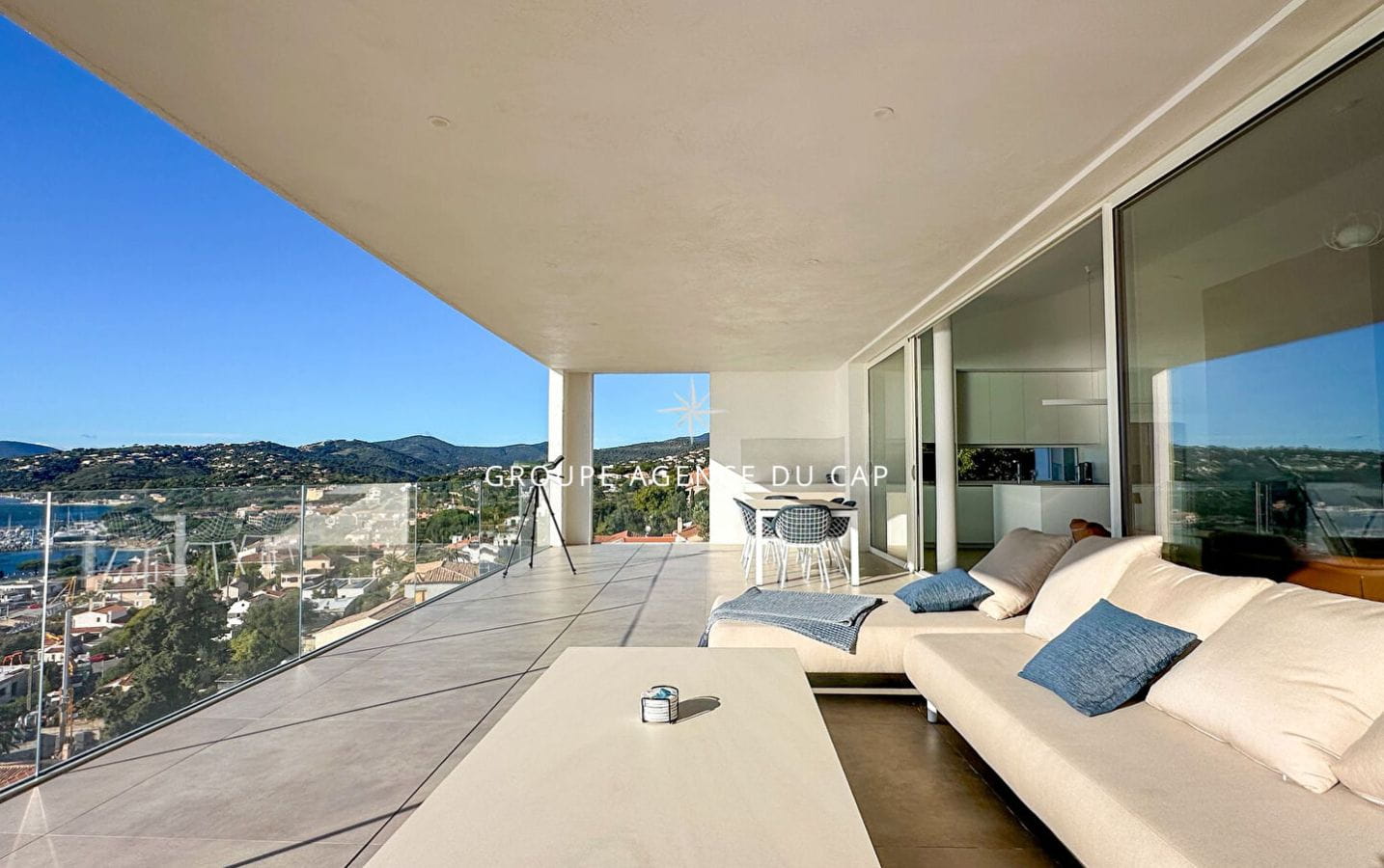 EXCEPTIONAL VILLA WITH PANORAMIC SEA VIEWS, WALKING DISTANCE FROM THE VILLAGE OF SAN-PEIRE IN LES ISSAMBRES Image 3