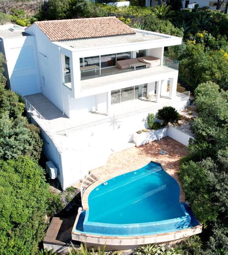 VILLA D&rsquo;EXCEPTION VUE MER PANORAMIQUE A PIED DU VILLAGE DE SAN-PEIRE AUX ISSAMBRES