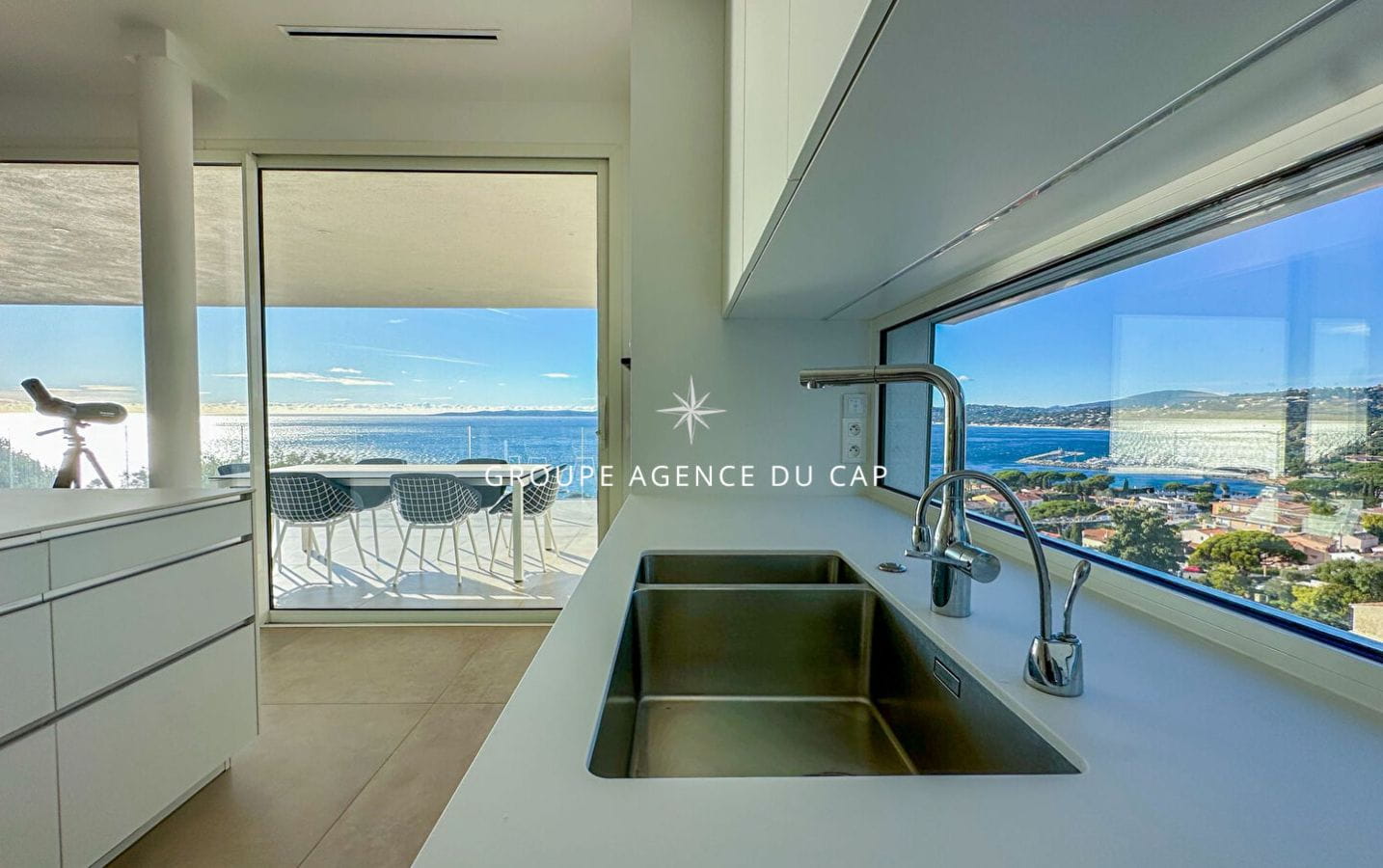 EXCEPTIONAL VILLA WITH PANORAMIC SEA VIEWS, WALKING DISTANCE FROM THE VILLAGE OF SAN-PEIRE IN LES ISSAMBRES Image 5